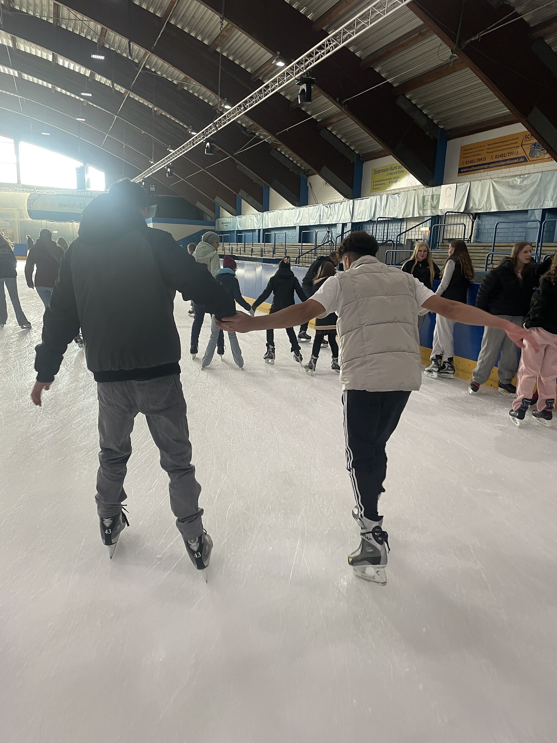 Eislaufen in der 100,5 Arena 